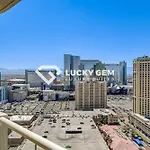 Lucky Gem Penthouse & Luxury Suites At Signature Resort, Balcony Strip View 2605