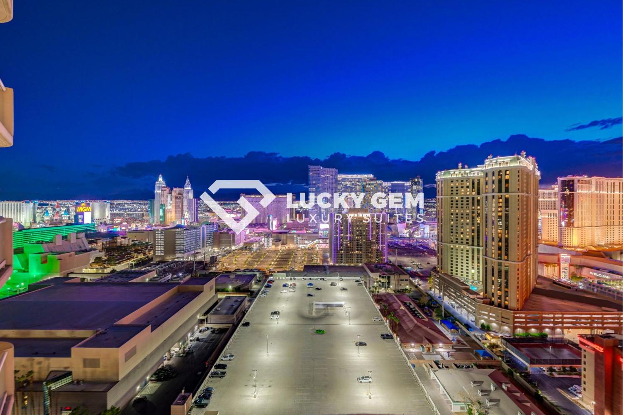 Lucky Gem Penthouse & Luxury At Signature Resort, Balcony Strip View 2605 Hotel
